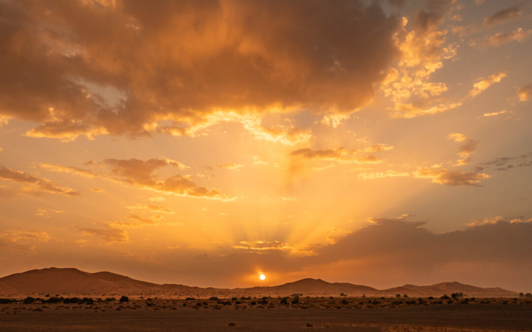 ¿Por qué la gente usa ropa larga en el desierto?